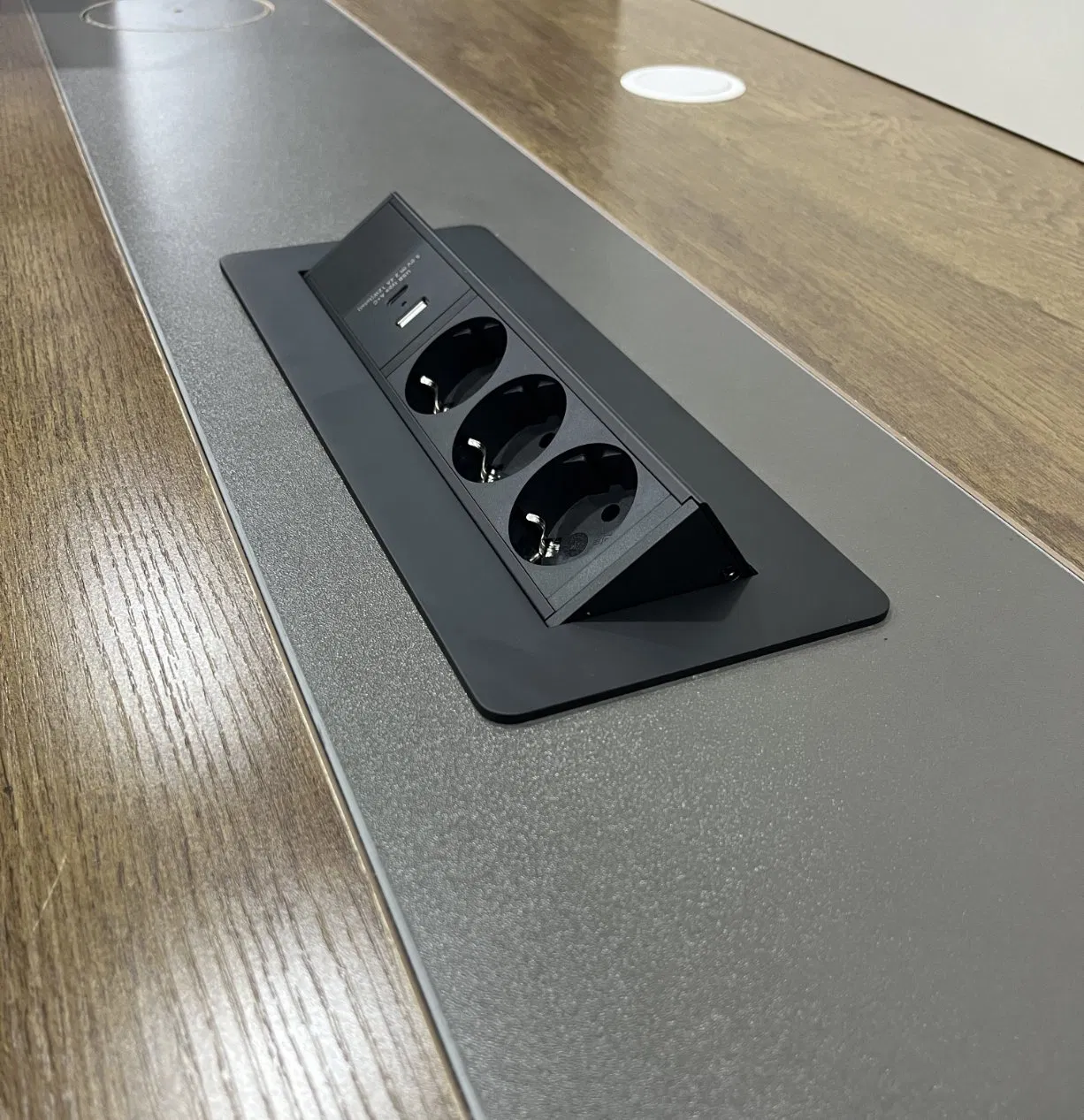 Retractable Table Power Strip with USB-C