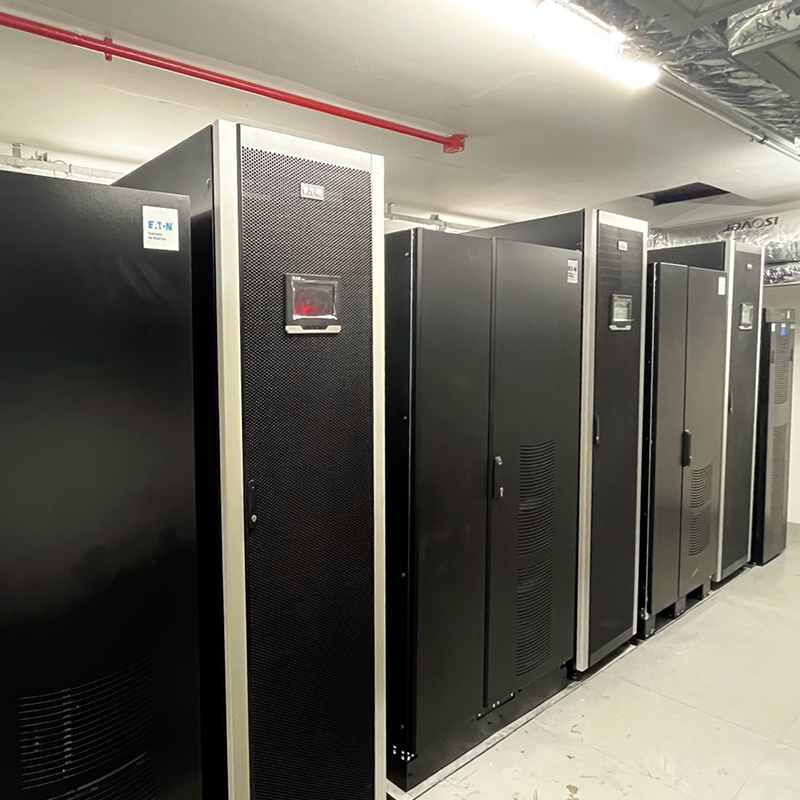 Eaton 93pr Modular 93pr-75kw-Cn 75kw Cabinet with Input/Bypass/Output /Mbs Switch Standard Edition Maximum Energy Efficiency Lowest Tco