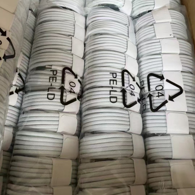 Wholesale 20W Charger with 3c Certification Pd Fast Charging Head, Phone 15 Type-C Data Cable