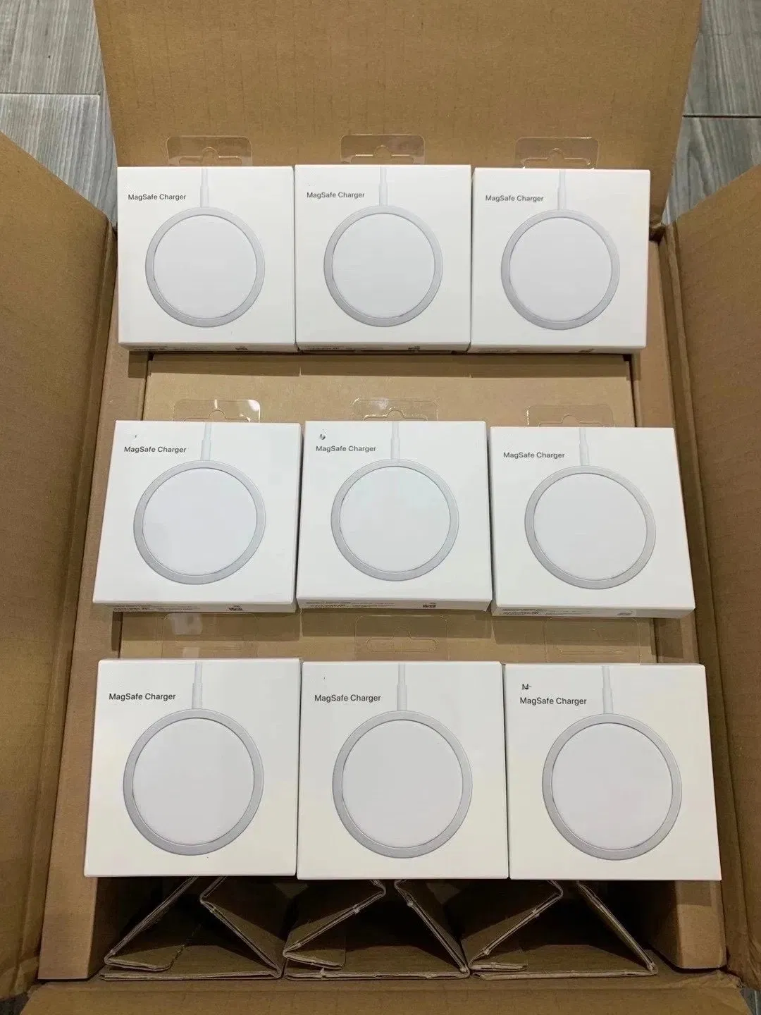 Fast Charging 15W Qi Wireless Charger with Premium USB-C Cable