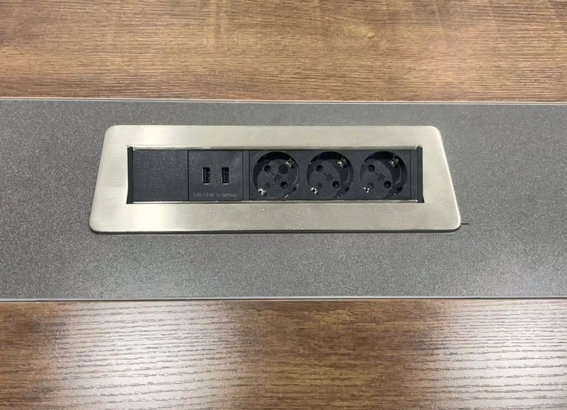 Retractable Table Power Strip with USB-C