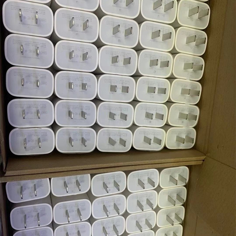 Wholesale 20W Charger with 3c Certification Pd Fast Charging Head, Phone 15 Type-C Data Cable