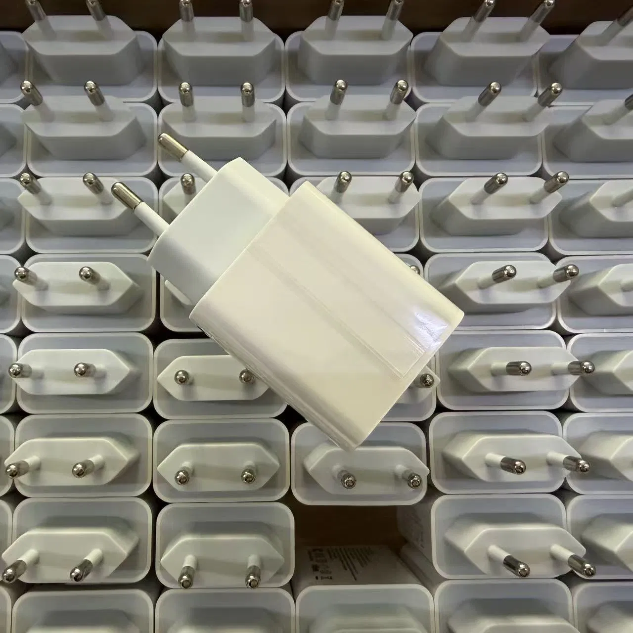 Factory Direct QC3.0+Pd 20W Dual Port USB+Type C Fast Charger Adapter Us/EU/Au/UK Plug Universal Travel Adapter for Smartphone