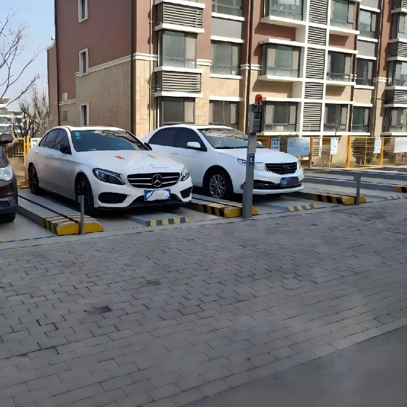 The Four-Post Simple Lifting and Parking Equipment Is Used for Parking Storage and Space Management