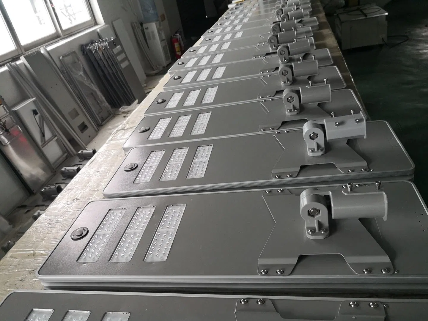 CE RoHS 200W Integrated All in One Solar Powered Street Lighting