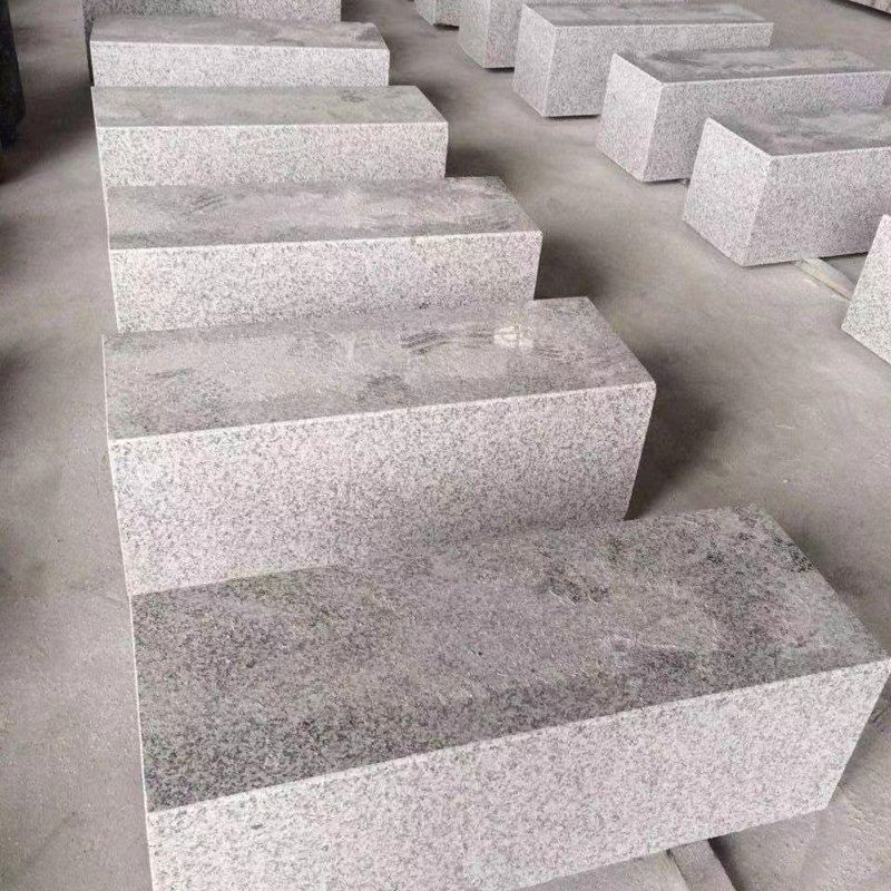 Irregular Shape Grey Granite Kerb Pavers for Landscaping