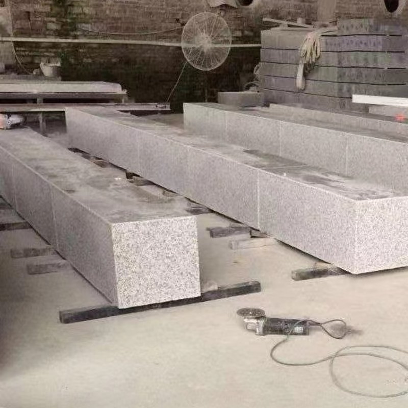 Irregular Shape Grey Granite Kerb Pavers for Landscaping