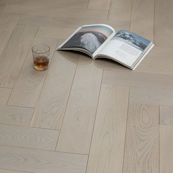 China Factory OEM/ODF Various Herringbone Floor Tiles AC3 AC4 Wear-Resistant Big Wood Floor Tiles HDF MDF Laminate Flooring Covering