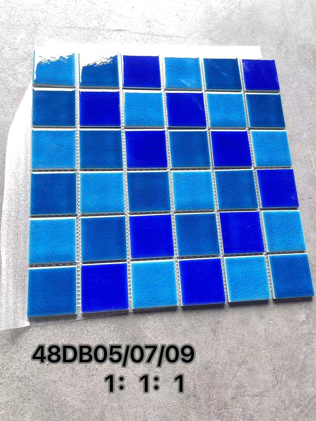 Decorative Mixed Color Single Ice Swimming Mosaic Tile Material