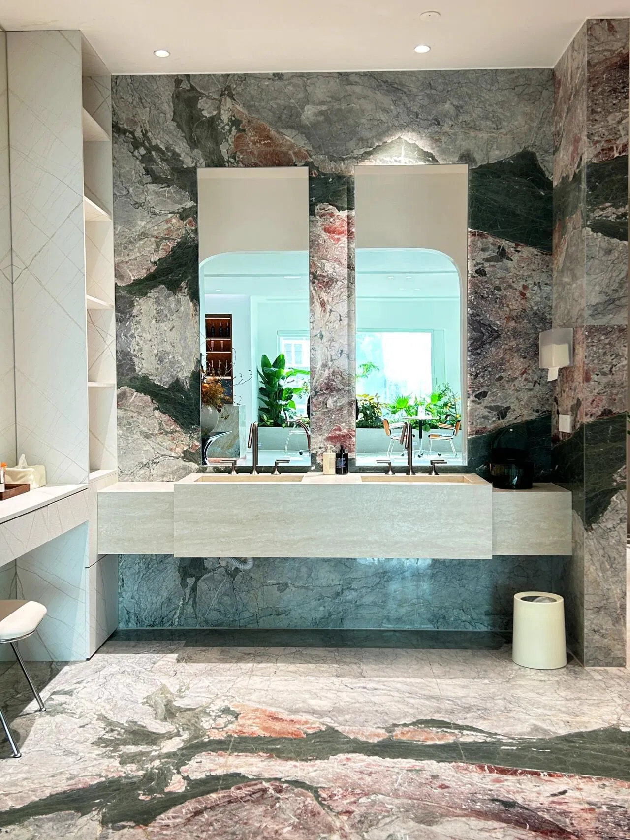 Luxury Villa Four Centry Natural Stone Bathtub and Bathroom Marble Floor and Wall Design