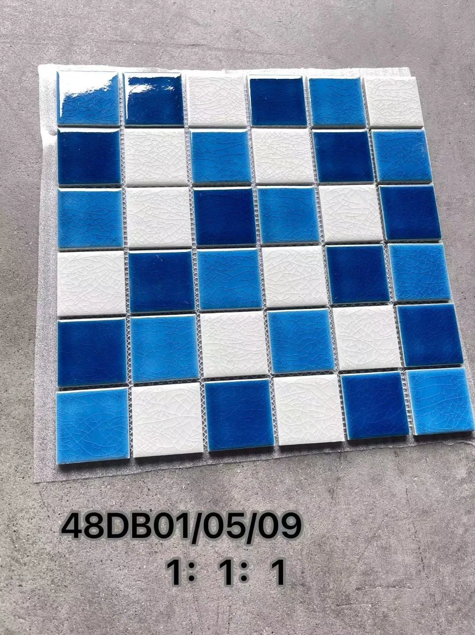 Decorative Mixed Color Single Ice Swimming Mosaic Tile Material