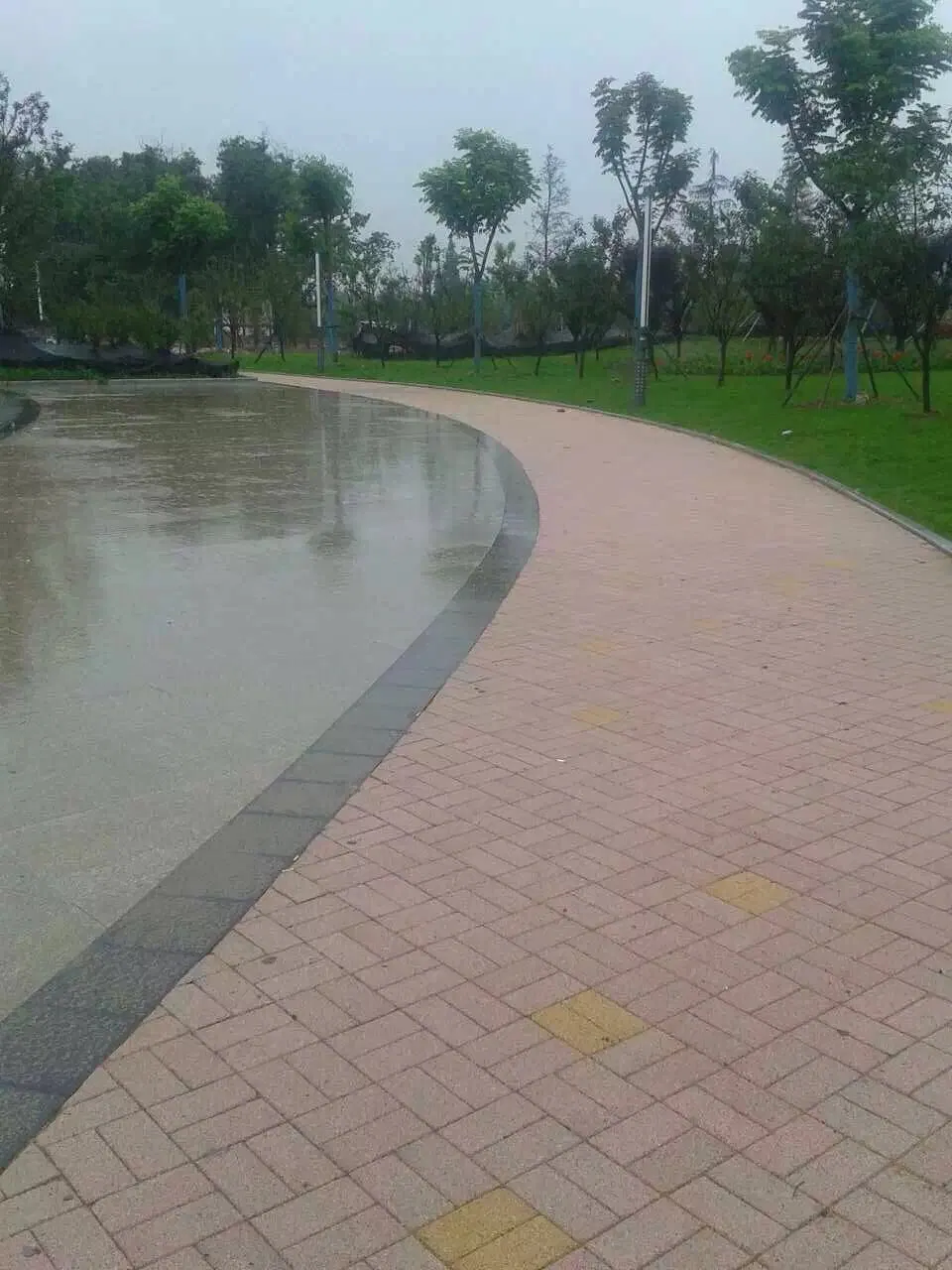 Ceramic Paver/Granite Paver/Porcelain Flooring Tile Paving Brick Water Permeable Paver