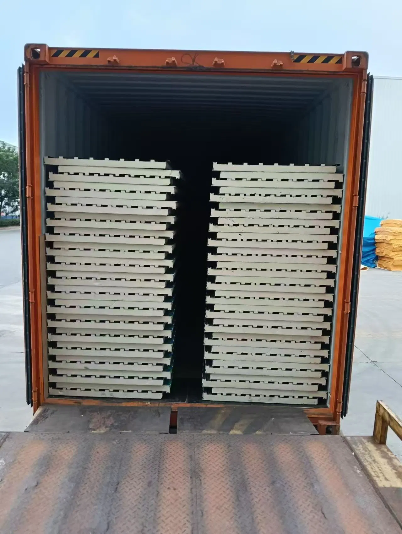 Exterior Decorative Waterproof Aluminum Alloy Roof Profile/ Sandwich Panels/Great Wall Tile