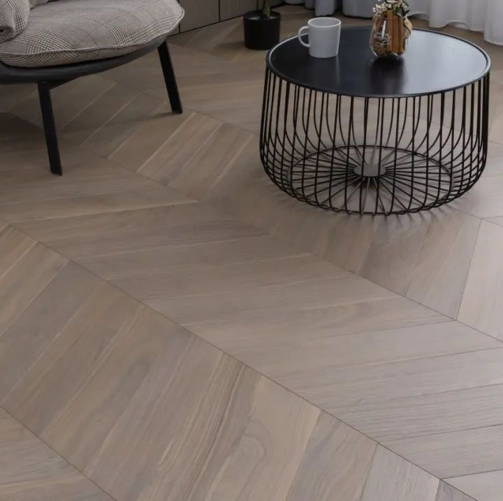 China Factory OEM/ODF Various Herringbone Floor Tiles AC3 AC4 Wear-Resistant Big Wood Floor Tiles HDF MDF Laminate Flooring Covering