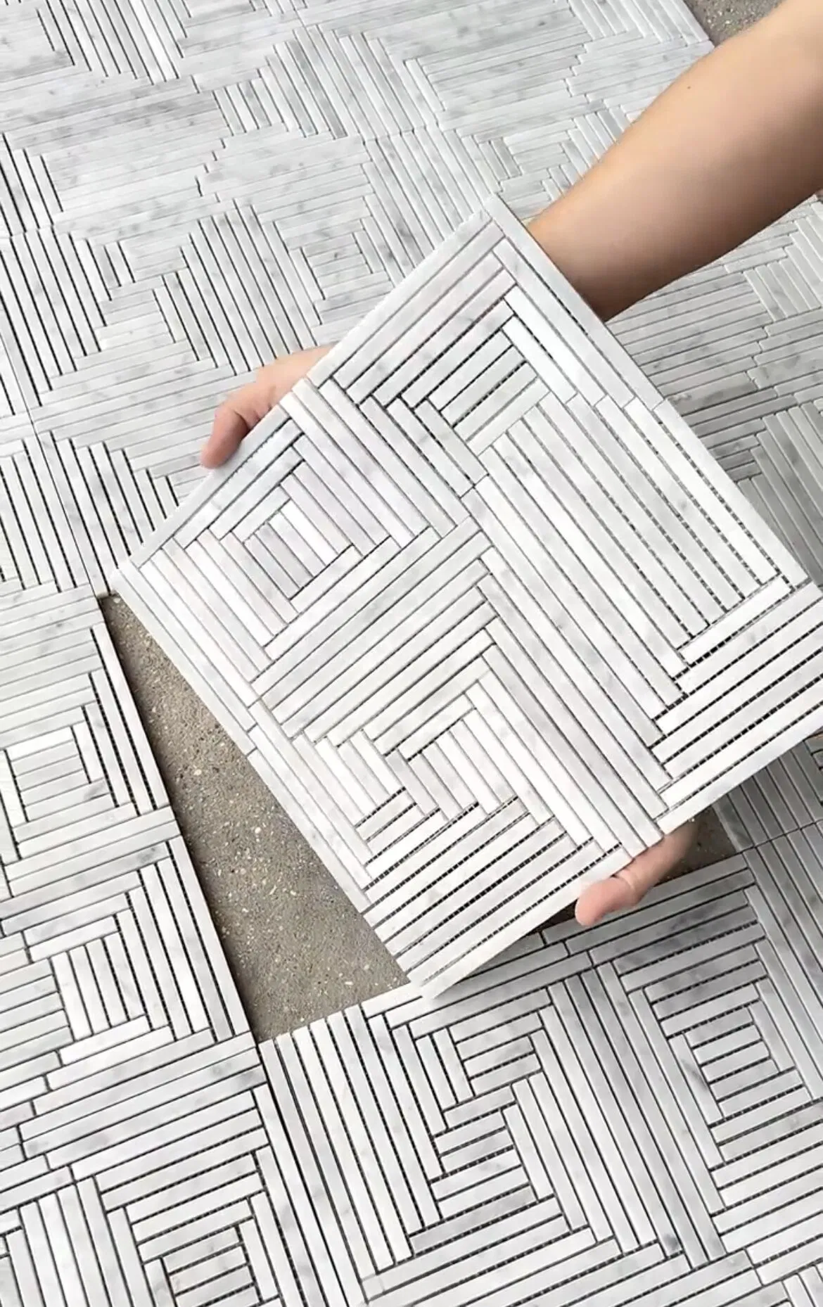 Natural stone Selected Polished/honed Random Linear Mixed Strip Carrara White Marble Maze Mosaic Tile for Indoor/Interior kitchen/bathroom Floor/wall/backsplash