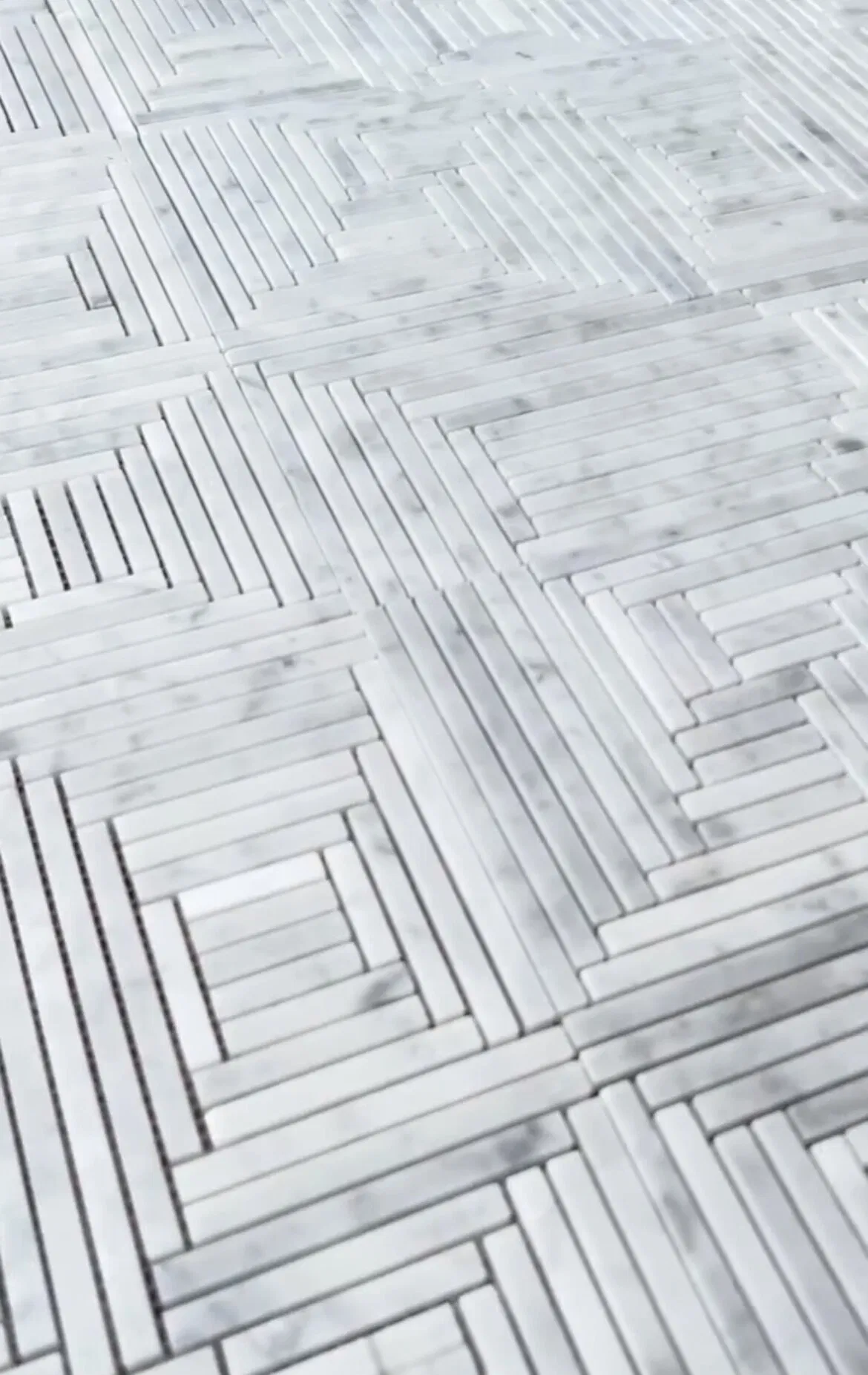 Natural stone Selected Polished/honed Random Linear Mixed Strip Carrara White Marble Maze Mosaic Tile for Indoor/Interior kitchen/bathroom Floor/wall/backsplash