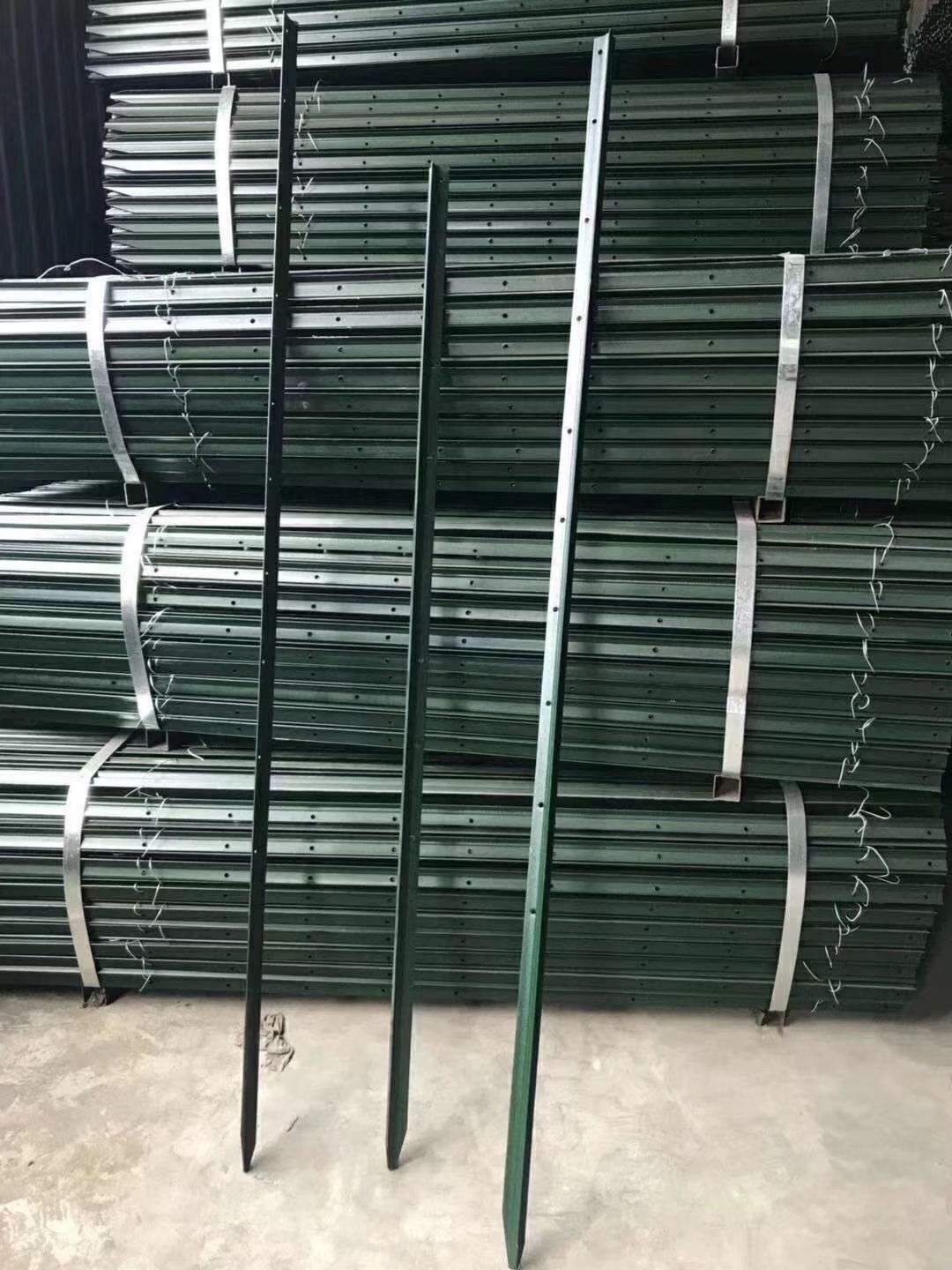 Farm Fencing T-Bar Fence Post Star Post Y Trellis Easily Assembled With Powder Coating Post Star Post