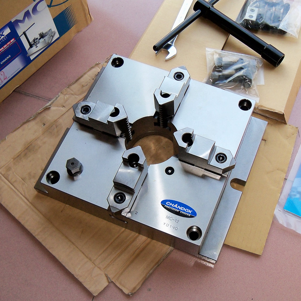 Taiwan Chandox 4 Jaw Super Thin Square Manual Film Scroll Lathe Chuck MC-06 MC-08 MC-10 MC-12 for Vertical Machining