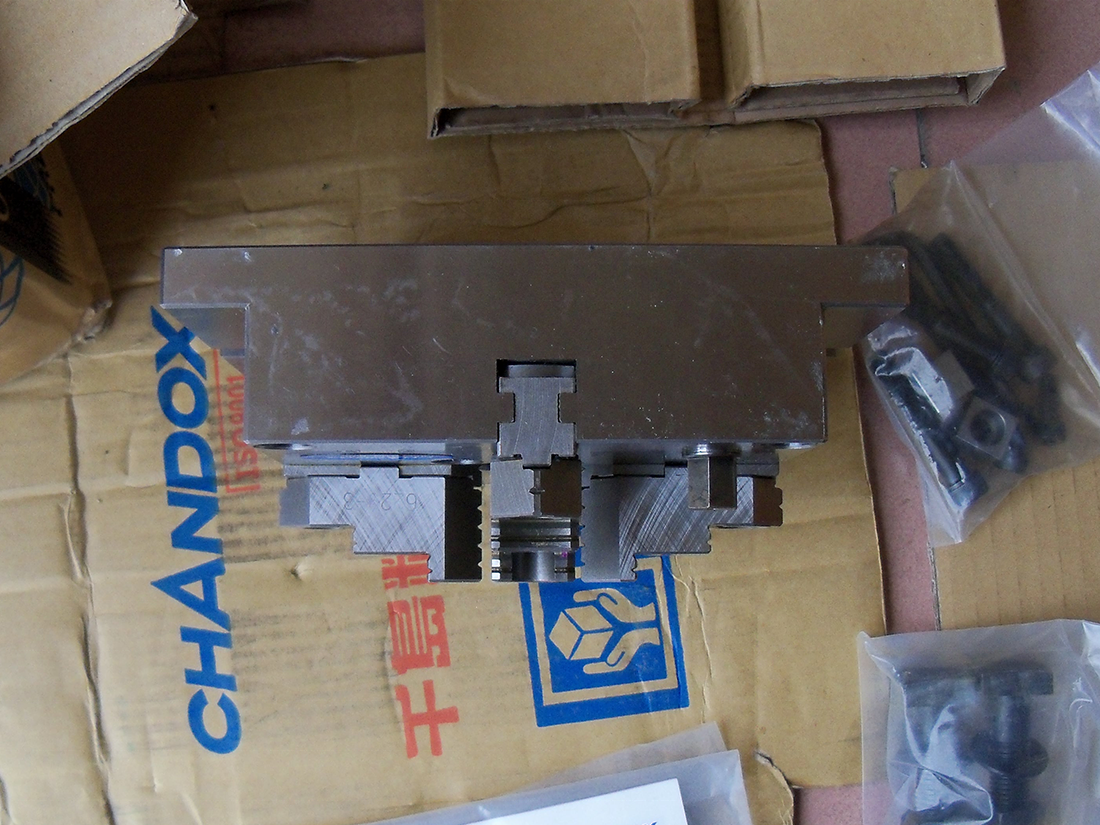 Taiwan Chandox 4 Jaw Super Thin Square Manual Film Scroll Lathe Chuck MC-06 MC-08 MC-10 MC-12 for Vertical Machining