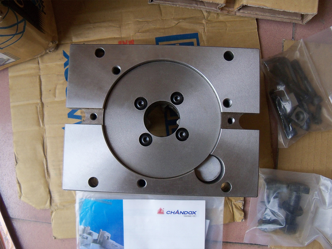 Taiwan Chandox 4 Jaw Super Thin Square Manual Film Scroll Lathe Chuck MC-06 MC-08 MC-10 MC-12 for Vertical Machining