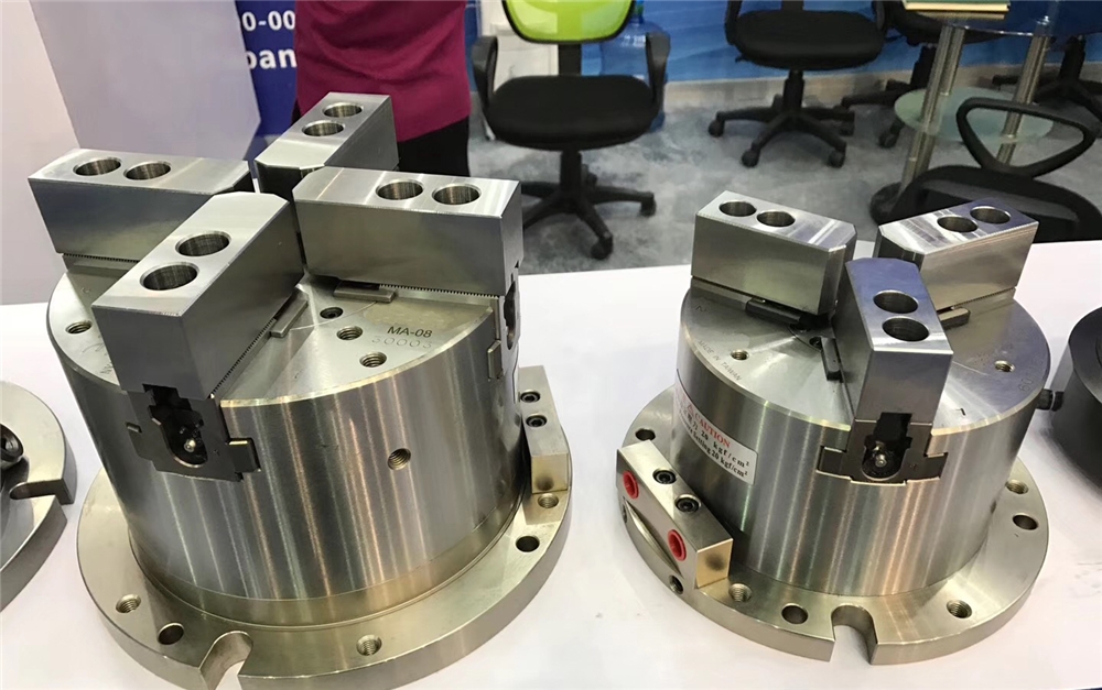 Vertical power chuck