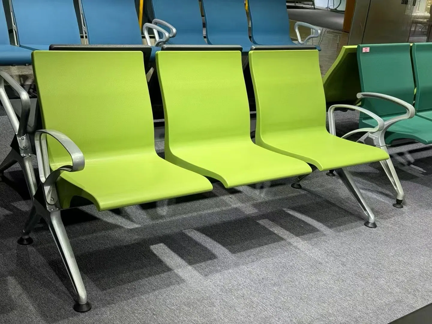 Elegant Aluminum Seating for Train Station Waiting Areas and Hospitals