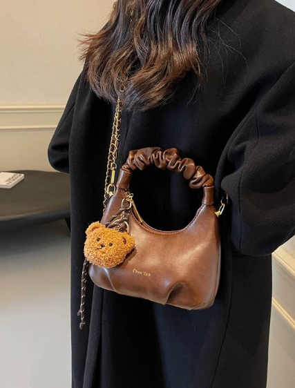 Women's Luxury Half-Moon Pleated Wander Underarm Handbag Details