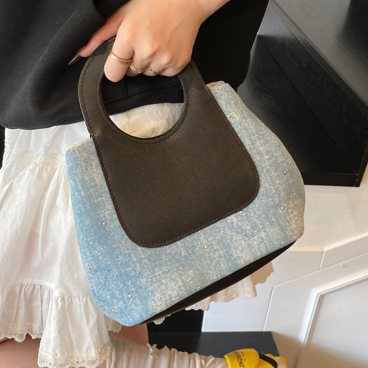 2026 Summer Weaving Hand Carrying Bucket Bag Lunch Box Handbag Female Work Class Vacation Bento Bag Handbag Weaving