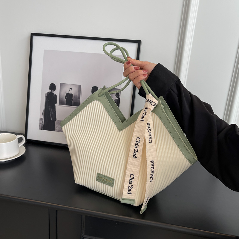 Women's Summer Fashion Large Capacity Tote Bags Solid Color Bucket Shoulder Handbags Two Handles Waterproof Chains Zipper
