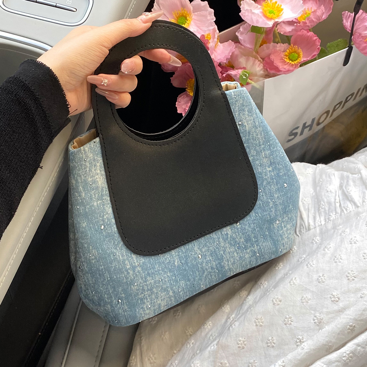 2026 Summer Weaving Hand Carrying Bucket Bag Lunch Box Handbag Female Work Class Vacation Bento Bag Handbag Weaving