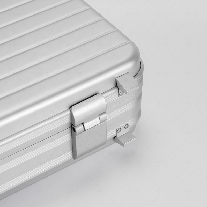 Factory Custom-made logo Metal Silver and Black Aluminum Men's Briefcase with Lock and Integrated Aluminum Alloy Structure
