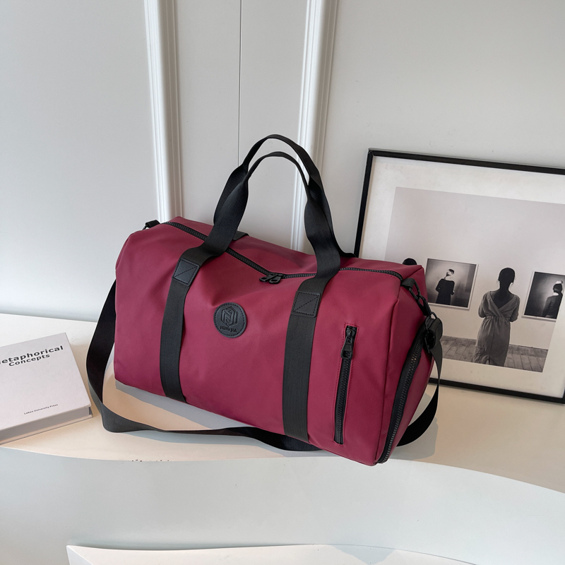 Unisex Lightweight Polyester Travel Gym Bag Wear-Resistant Short Distance Duffle Zipper Fashionable Waterproof Design Letter Men
