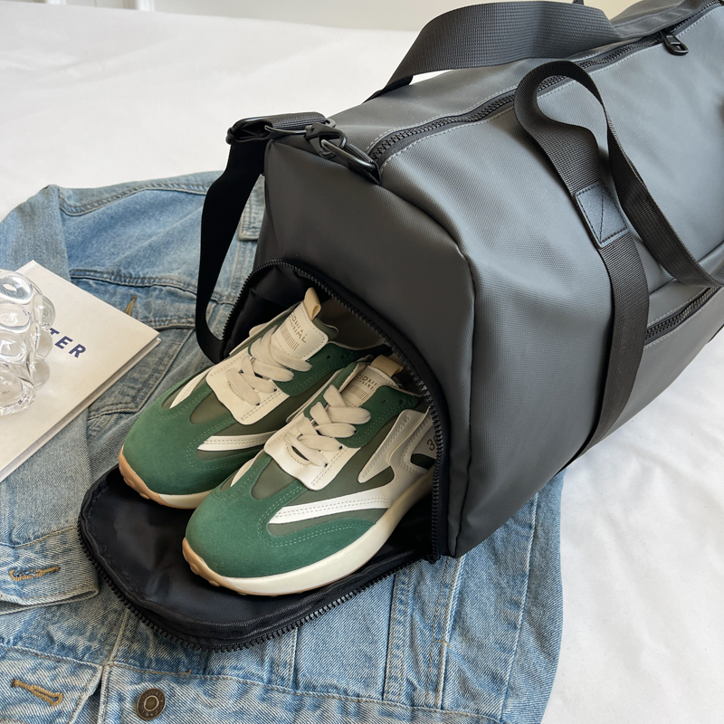 Unisex Lightweight Polyester Travel Gym Bag Wear-Resistant Short Distance Duffle Zipper Fashionable Waterproof Design Letter Men