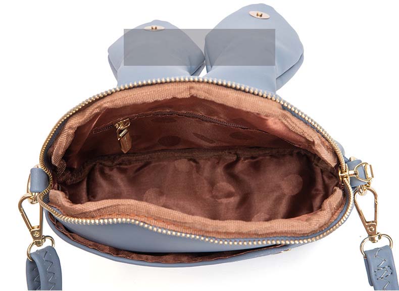 Lady hand short wallet interior