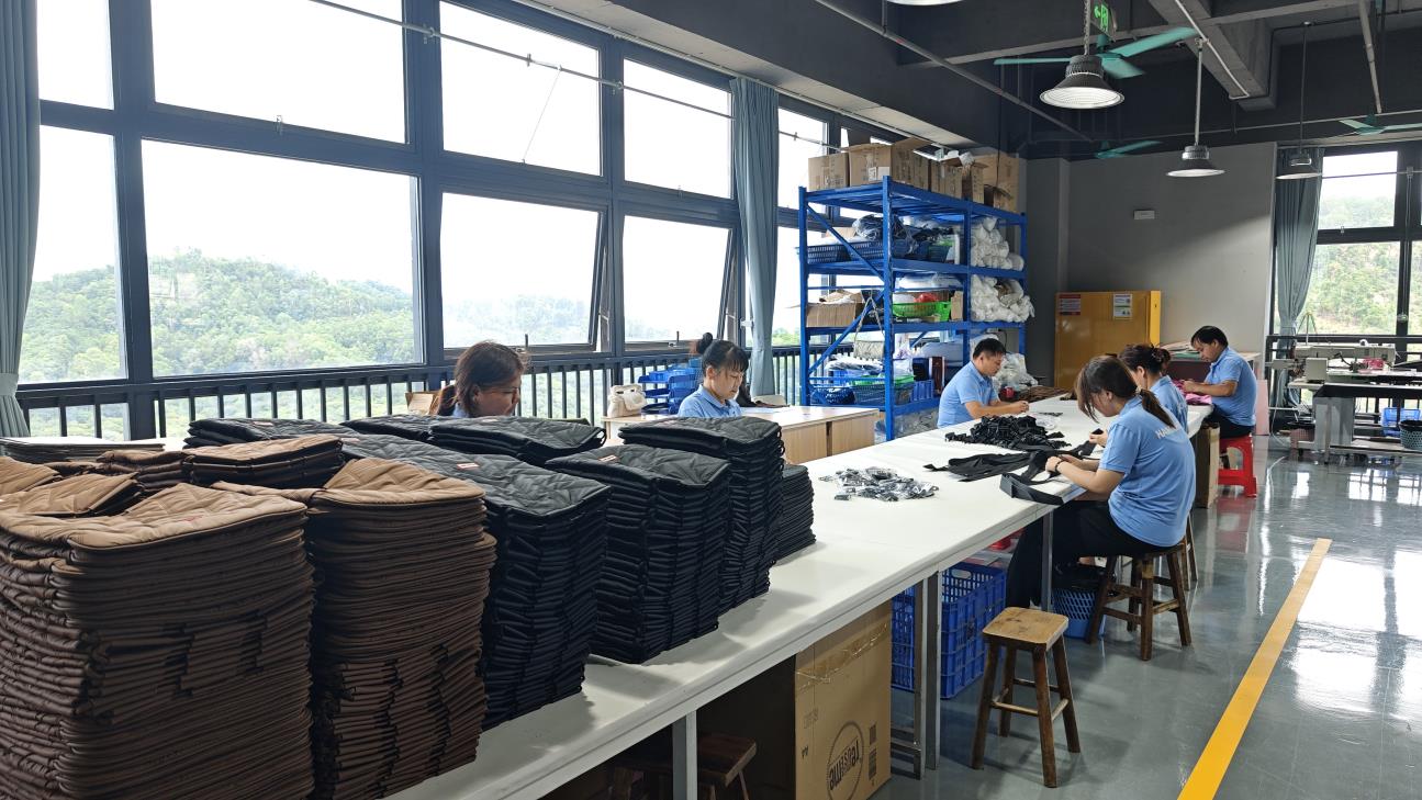 Quality control and packaging inspection at Ripped Fashion bag factory Hebei