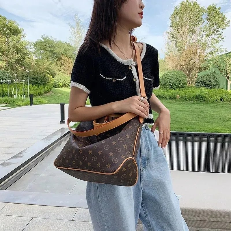2025 Designers Women Tote Bag Luxurys Handbags Famous Classic Bags Ladies Hand Bag Large Monograms PU Shoulder Clutch