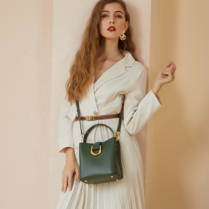 Trendy Cowhide Leather Handbags for Women Luxury Minimalist Crossbody Bucket Bag with Gold Hardware Lock Female Shoulder Tote