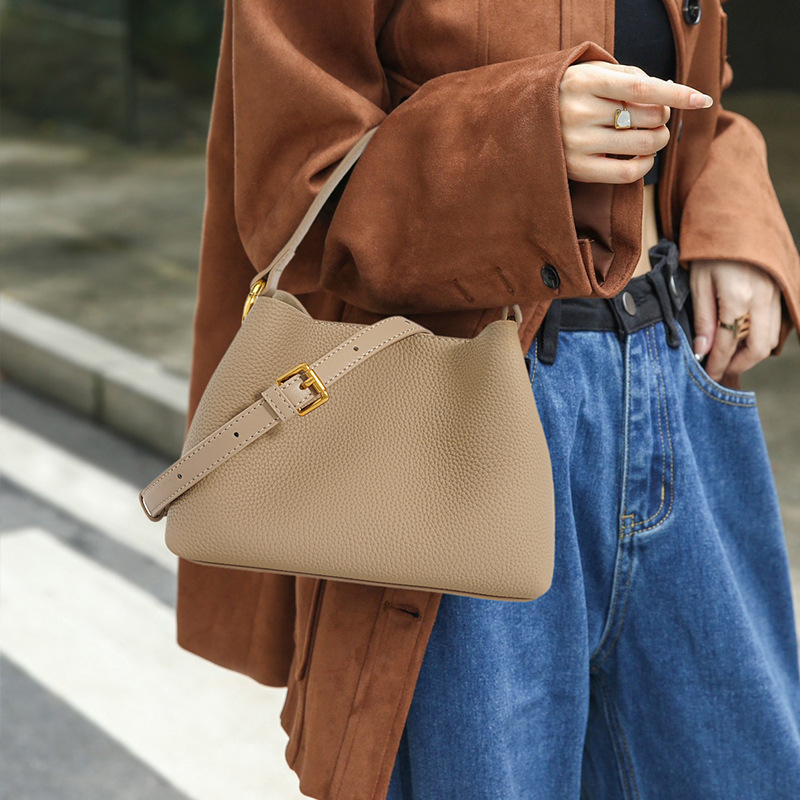 Latest Fashion Custom Luxury Tote Bags Genuine Leather Designer Women's Shoulder Bag Simple Style Mini Bucket Handbags for Women