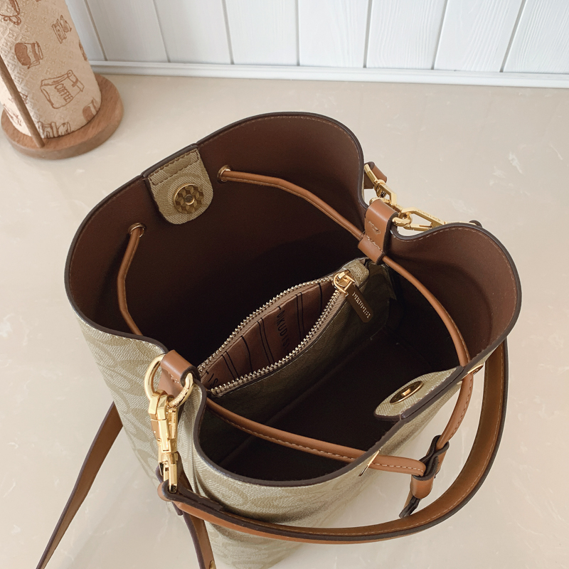 2025 Model Multi-functional Large-capacity Bucket Bag. Made of PU Material. Can Be Carried in Hand or Worn Across the Body.1070