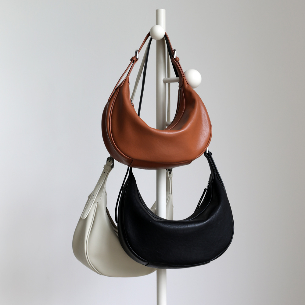Xie Mengyao's Genuine Leather Crescent Hobo Commuter Shoulder Bag Zipper Closure Detachable Handle Women's Summer 2025