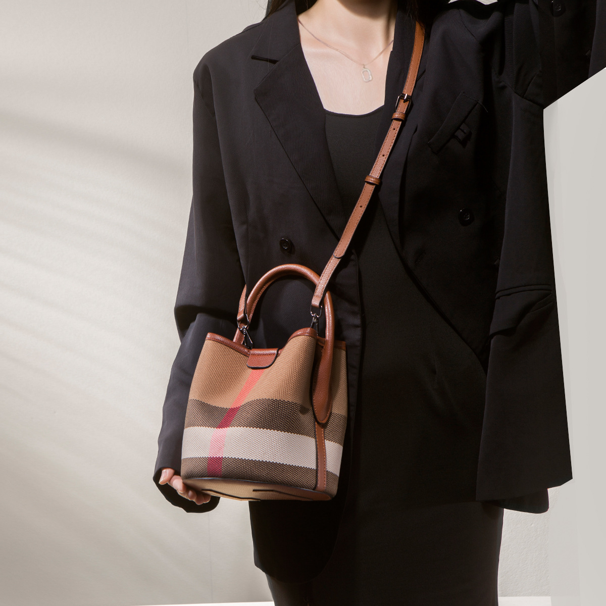 Genuine Leather Bucket Bag with Etched Geometric Pattern Single Handle Handbag/Shoulder Crossbody Bag Fashion Style