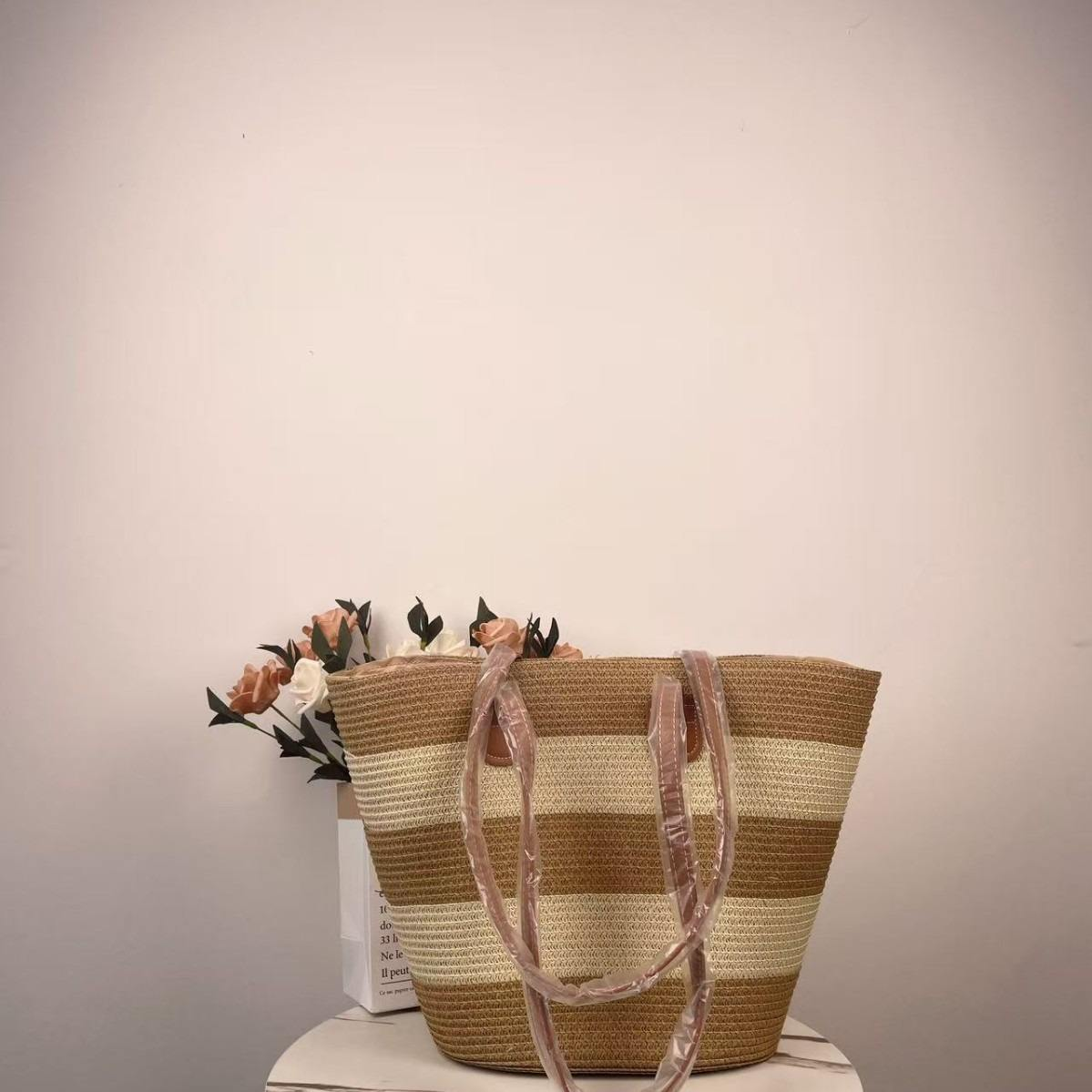 2025 Retro Fashionable Single Shoulder Bucket Bag for Women Straw Woven with Patchwork Design and Polyester Lining