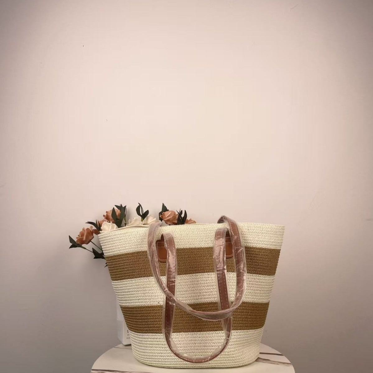 2025 Retro Fashionable Single Shoulder Bucket Bag for Women Straw Woven with Patchwork Design and Polyester Lining