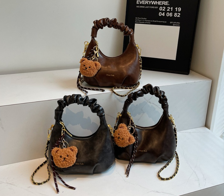 Women's Shoulder Bags Fashion Showcase