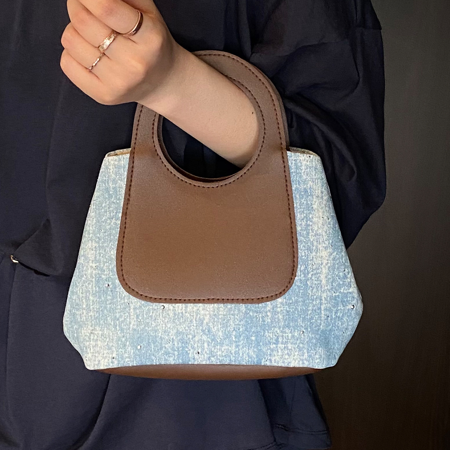 2026 Summer Weaving Hand Carrying Bucket Bag Lunch Box Handbag Female Work Class Vacation Bento Bag Handbag Weaving
