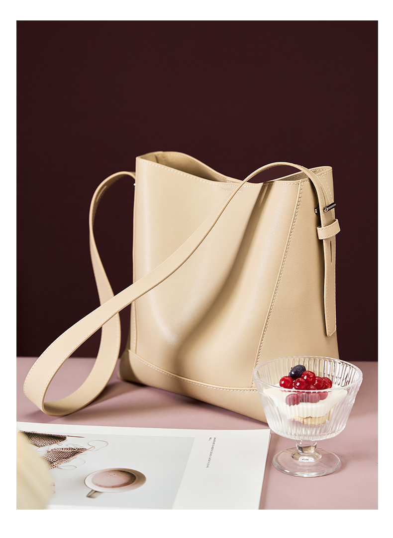 Genuine Leather Bucket Bag Showcase 15
