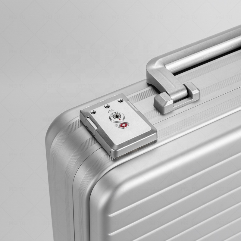 Factory Custom-made logo Metal Silver and Black Aluminum Men's Briefcase with Lock and Integrated Aluminum Alloy Structure