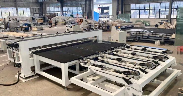 طاولة قطع الزجاج المlaminated متعددة الوظائف سهلة التشغيل باستخدام CNC