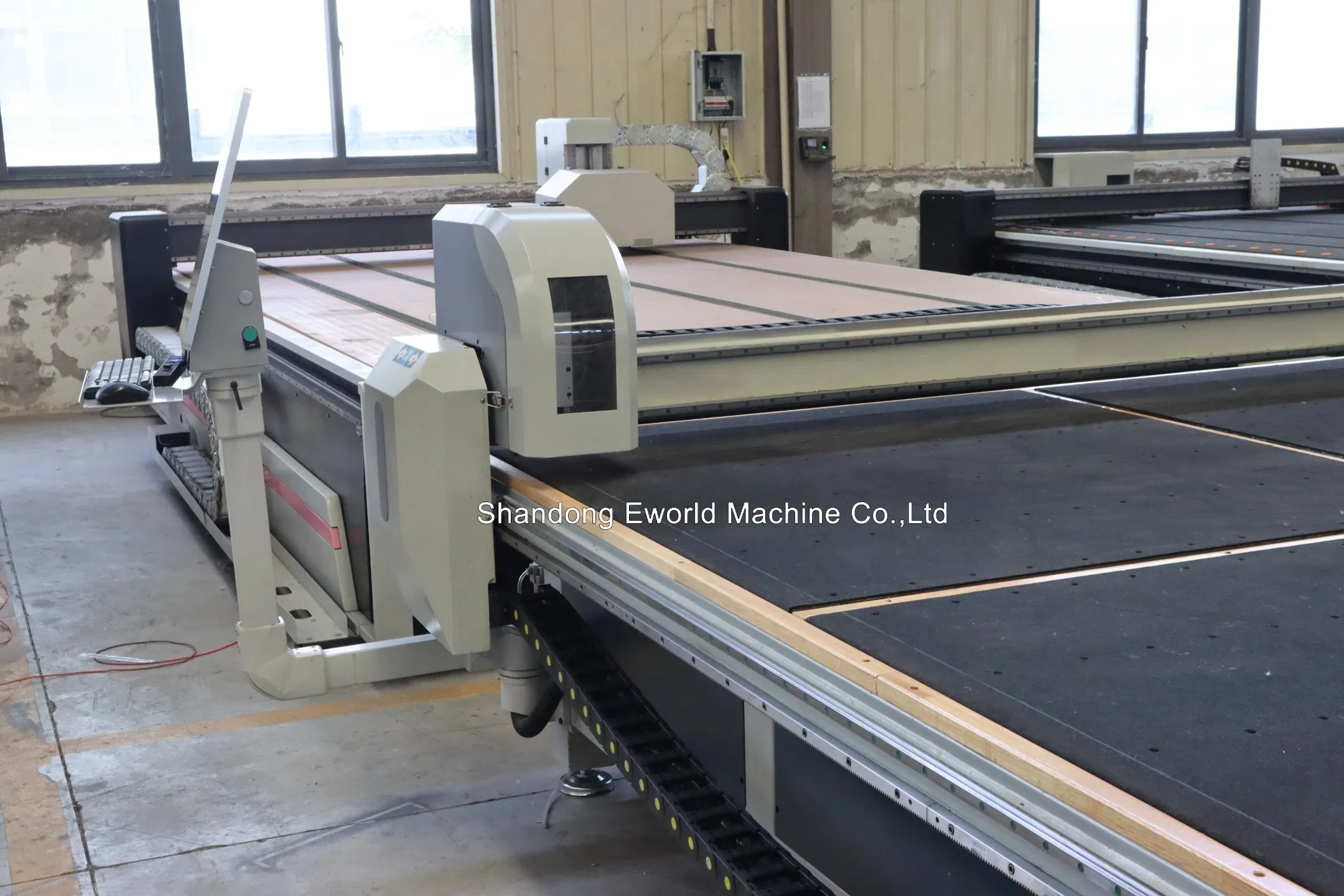 آلة قطع الزجاج الأوتوماتيكية بتقنية CNC مع شاشة تعمل باللمس للبيع 3726