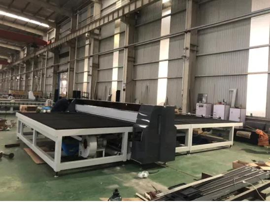 طاولة قطع الزجاج المlaminated متعددة الوظائف سهلة التشغيل باستخدام CNC